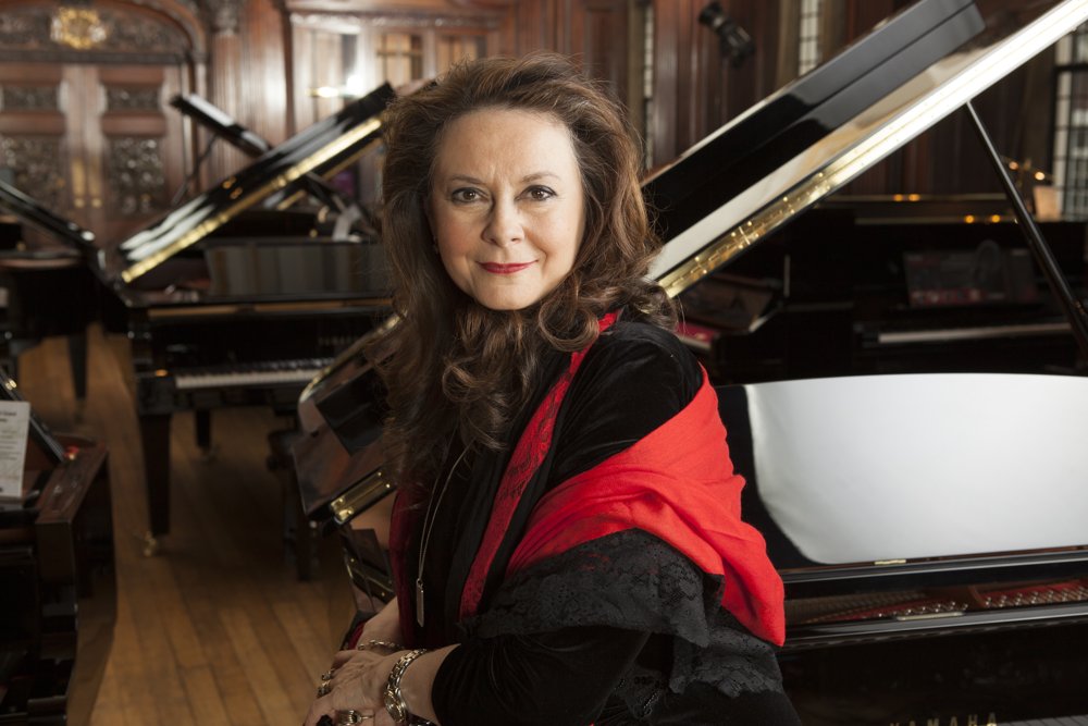 Olga Thomas in black and red at the grand piano